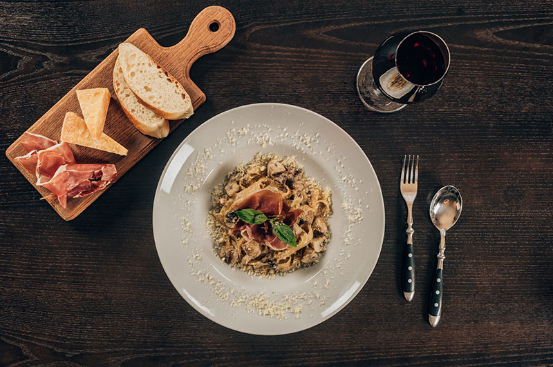 tagliatelle-funghi-e-prosciutto-crudo